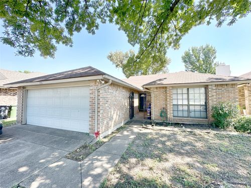 5315 Barberry Dr, Arlington, TX, 76018-1952 | Card Image