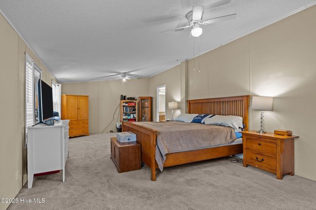 Master bedroom. | Image 16