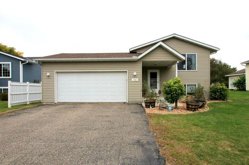 715 Louisiana St Nw, Hutchinson, MN, 55350-3417 | Card Image