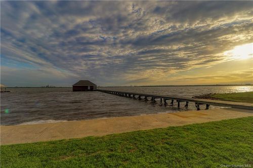7090 Moss Lake Ln, Sulphur, LA, 70665-8640 | Card Image