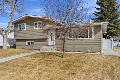 9852 Athens Rd Se, Calgary, AB, T2J1B9 | Card Image