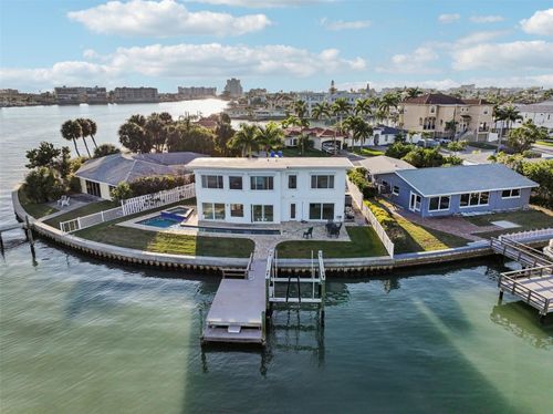 11055 6th St E, TREASURE ISLAND, FL, 33706-3021 | Card Image