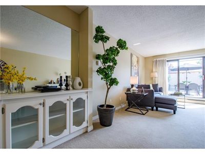 202 - 611 67 Ave Sw, Condo with 3 bedrooms, 2 bathrooms and 1 parking in Calgary AB | Image 3