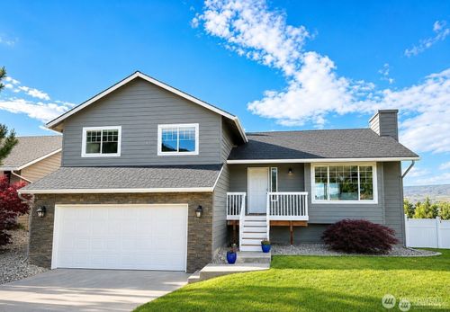 576 Saddle Rock Loop, Wenatchee, WA, 98801-9467 | Card Image