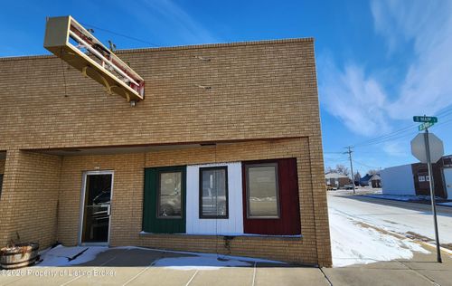 222 Main Street S, Hettinger, ND, 58639 | Card Image