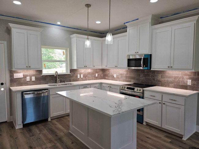 614 N Commerce, House other with 3 bedrooms, 2 bathrooms and null parking in Overton TX | Image 4