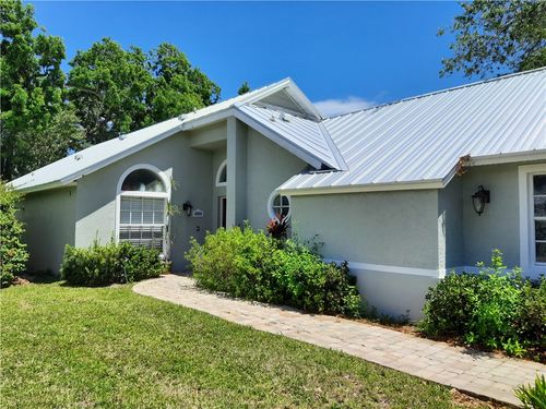 572 10th Pl, Vero Beach, FL, 32960-6823 | Card Image