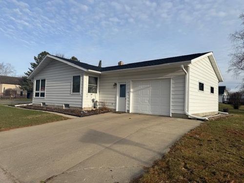 823 S Winnebago St, CALEDONIA, MN, 55921-1440 | Card Image