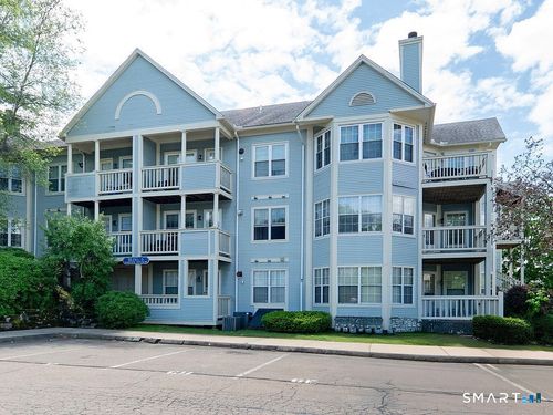 801-75 Redwood Dr, East Haven, CT, 06513-1976 | Card Image