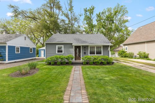 425 S Haven St, South Haven, MI, 49090-1338 | Card Image