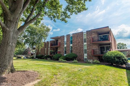 c12-2540 North Rd Ne, Warren, OH, 44483-3085 | Card Image