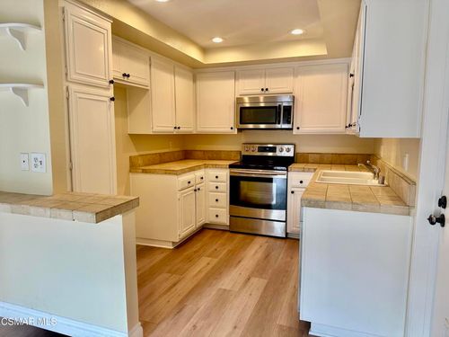 3719 Summershore Ln, Westlake Village, CA, 91361-4220 | Card Image