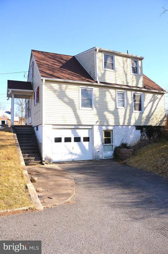 313 S 1 St St, House other with 3 bedrooms, 2 bathrooms and null parking in MC CONNELLSBURG PA | Image 4