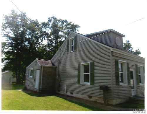 704 W State St, Mascoutah, IL, 62258-1719 | Card Image