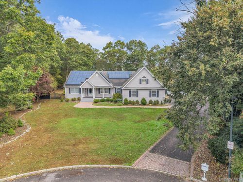 156 N Woods Rd, Baiting Hollow, NY, 11933-2309 | Card Image
