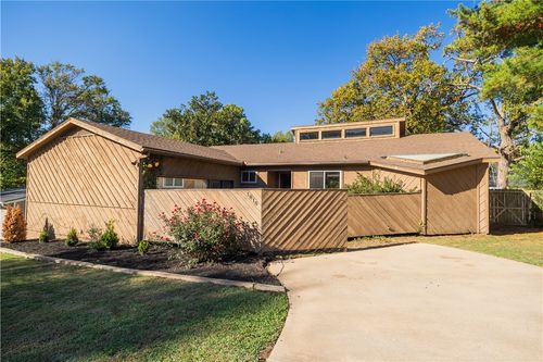 1818 W Ora Dr, Fayetteville, AR, 72701-1621 | Card Image
