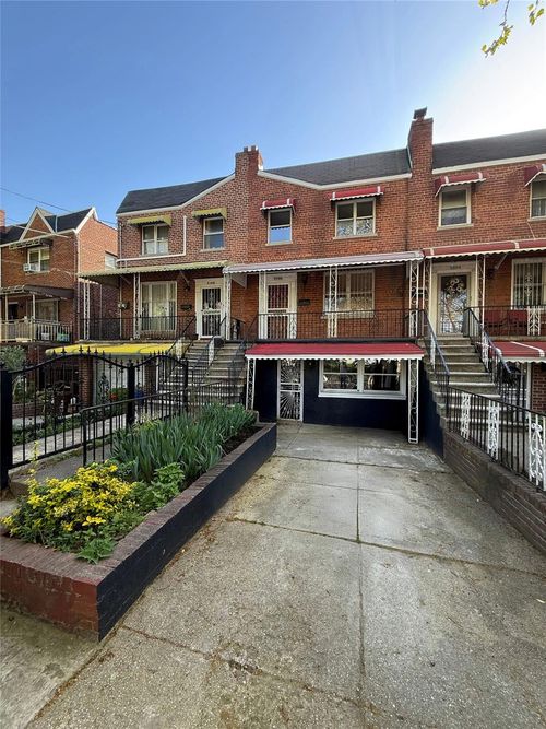 3106 Eastchester Rd, Bronx, NY, 10469-3108 | Card Image