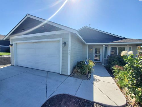 1529 N Grant St, Kennewick, WA, 99336-1354 | Card Image