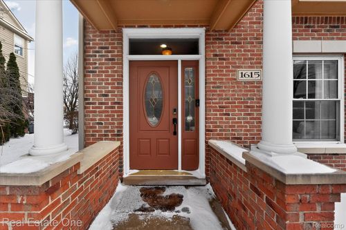 1615 Town Commons Dr, Howell, MI, 48855-6803 | Card Image