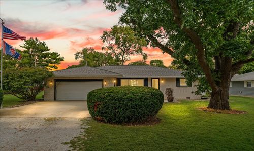 28 S Moery Dr, Bement, IL, 61813-1301 | Card Image