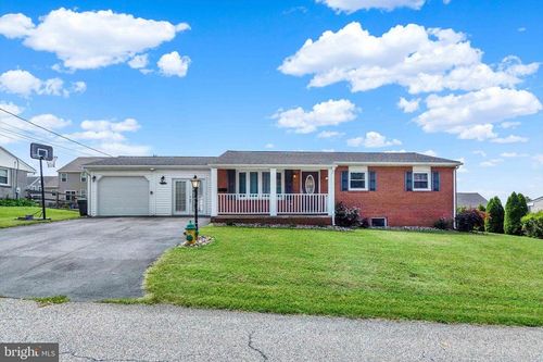 204 Young Ave, BOONSBORO, MD, 21713-1220 | Card Image