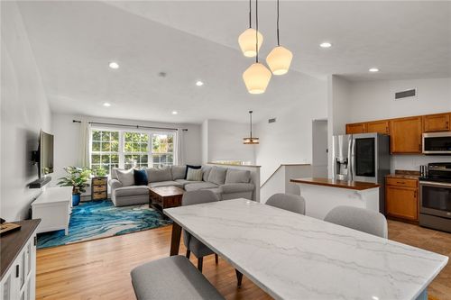 5 Meadow Ct, Smithfield, RI, 02917-3705 | Card Image