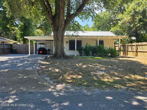 135 Eleanor Ave, Pass Christian, MS, 39571-4805 | Card Image