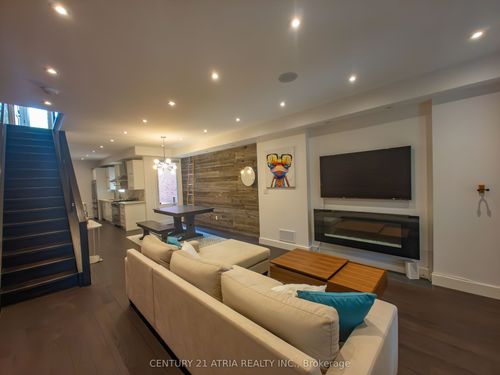329A Clinton St, Toronto, ON, M6G2Y7 | Card Image