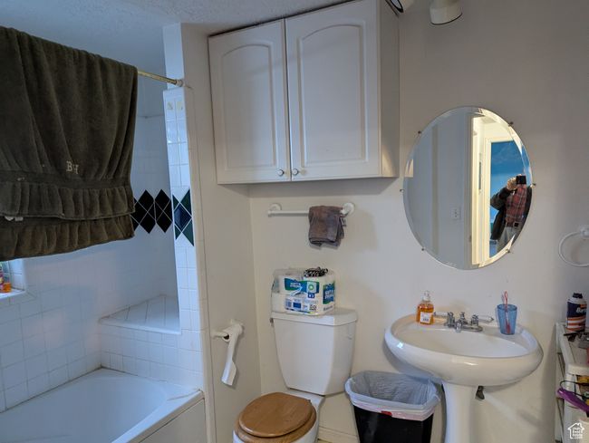 Full bathroom with shower / bathtub combination and toilet | Image 9