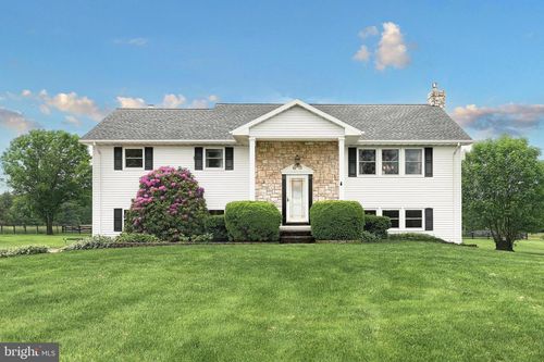 452 Mud College Rd, LITTLESTOWN, PA, 17340-9720 | Card Image