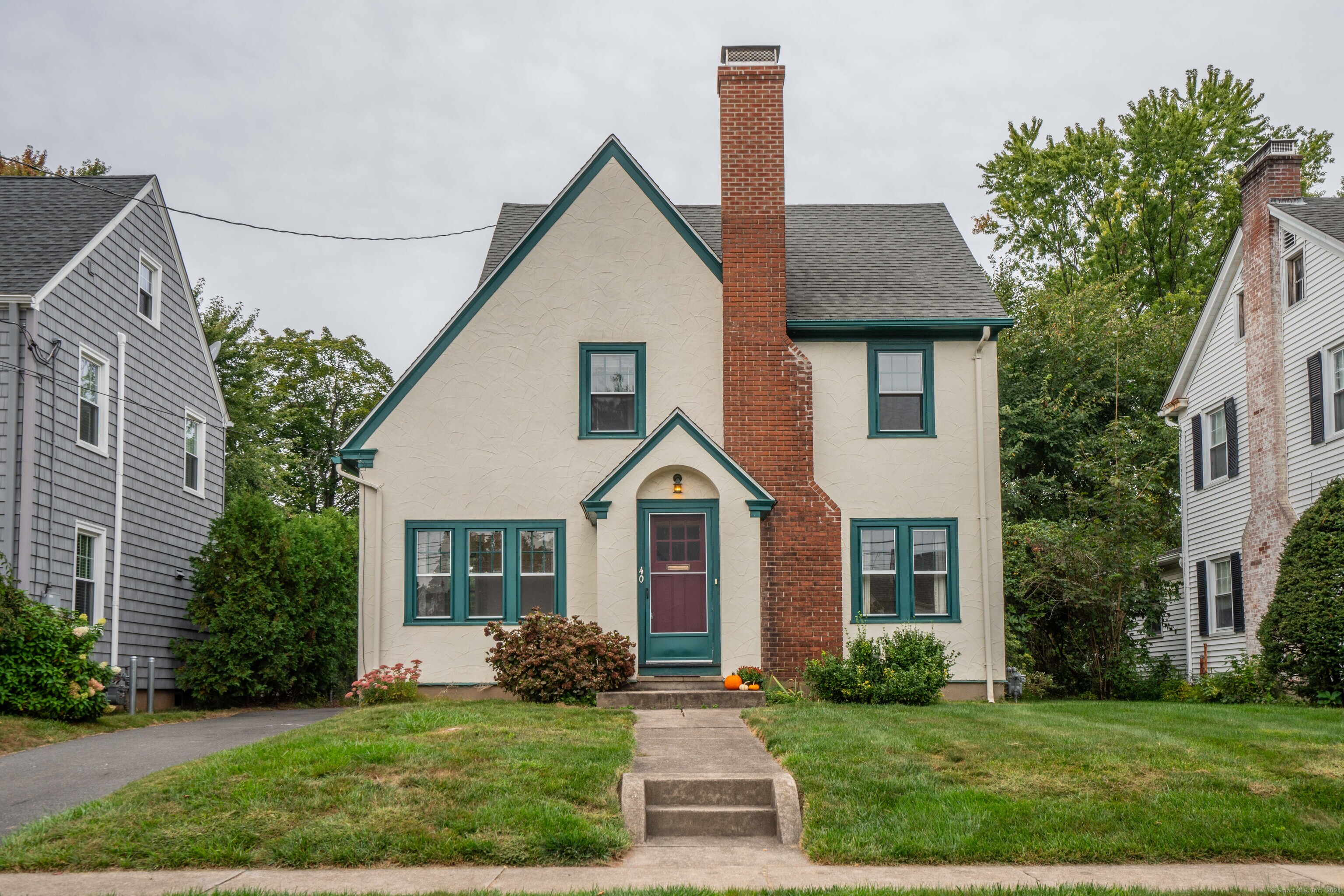 Meadowbrook Rd, West Hartford, CT 06107