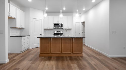 3930 E Fieldcrest Ct, Brookline, MO, 65619-6049 | Card Image