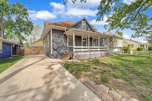 1012 Pershing St, Salina, KS, 67401-5433 | Card Image