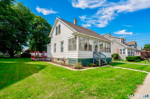 9 Woodlawn Ave, Enfield, CT, 06082-2435 | Card Image