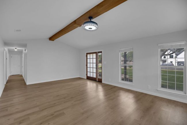 Living room with windows | Image 7