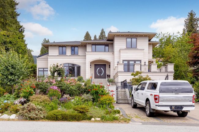 1135 Queens Avenue, House other with 5 bedrooms, 6 bathrooms and 4 parking in West Vancouver BC | Image 2