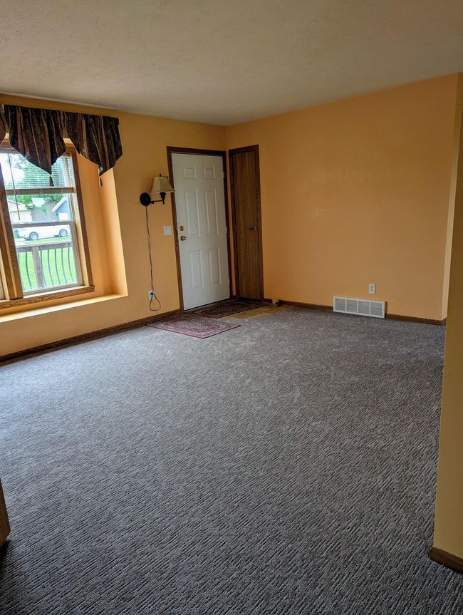 229 5 Th St Ne, House other with 4 bedrooms, 3 bathrooms and null parking in Pennock MN | Image 8