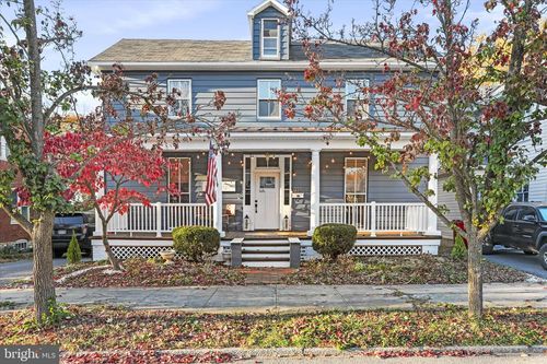 316 E Washington St, CHARLES TOWN, WV, 25414-1076 | Card Image