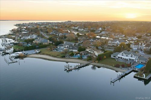 165 Peninsula Dr, Babylon, NY, 11702-3337 | Card Image