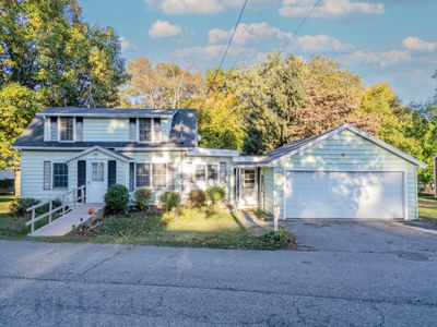 111 Maple Avenue, House other with 3 bedrooms, 2 bathrooms and null parking in Stockbridge MI | Image 1