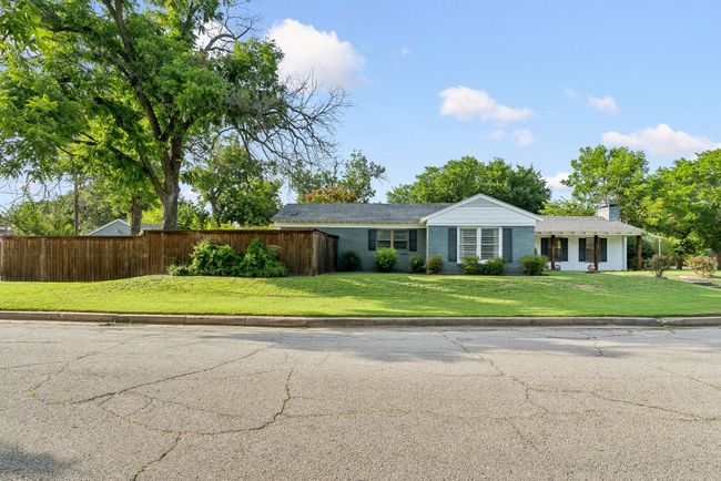 One more street view - look at the HUGE lot and the trees! | Image 31
