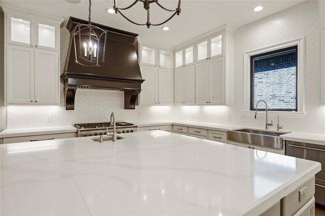 27415 Siandra Creek Ln, House other with 5 bedrooms, 5 bathrooms and 6 parking in Spring TX | Image 11