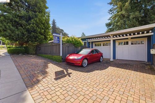 6252 Merced Ave, Oakland, CA, 94611-2944 | Card Image