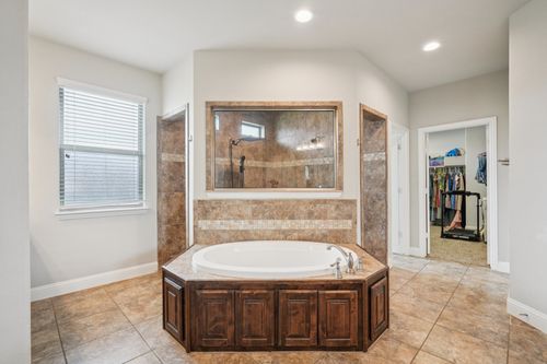 453 Lake Park Dr, Midlothian, TX, 76065-1635 | Card Image