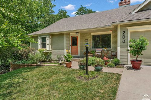 200 Arizona St, Lawrence, KS, 66049-2109 | Card Image