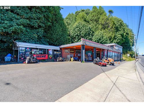 2238 Tremont St, North Bend, OR, 97459-3391 | Card Image