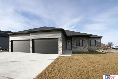 465 Half Moon Dr, Lincoln, NE, 68527-1502 | Card Image