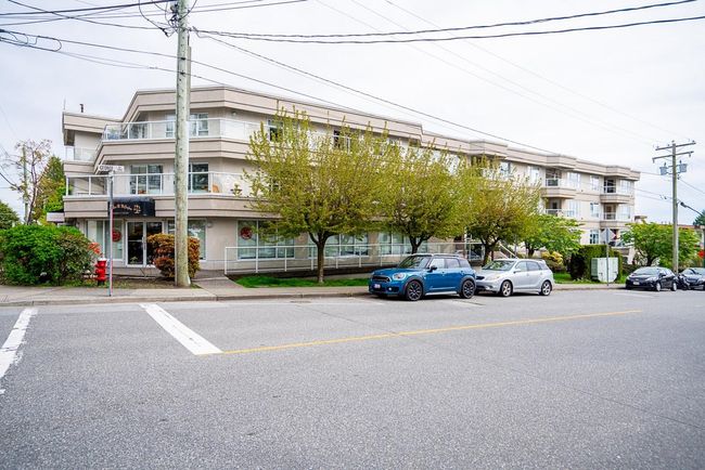 204 - 1378 George Street, Condo with 2 bedrooms, 2 bathrooms and 1 parking in White Rock BC | Image 1