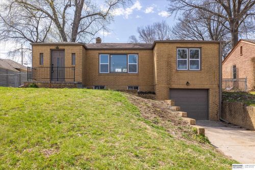 2142 S 38th St, Omaha, NE, 68105-3006 | Card Image