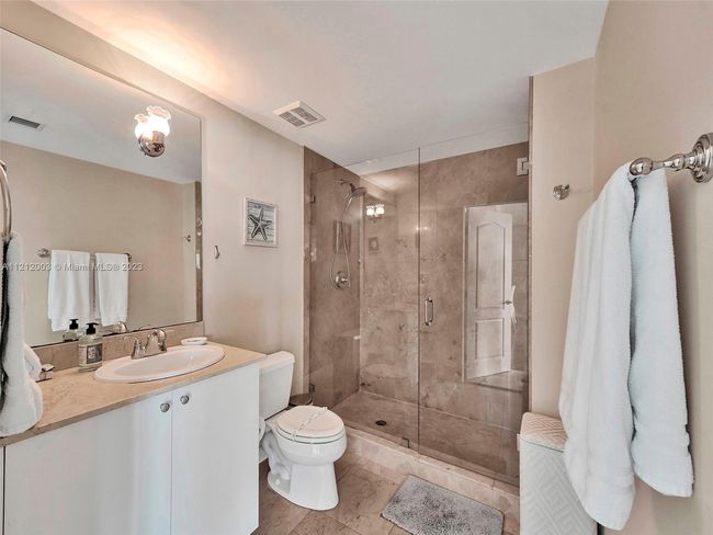 APT-806 - 17555 Atlantic Blvd, Condo with 2 bedrooms, 2 bathrooms and null parking in Sunny Isles Beach FL | Image 25